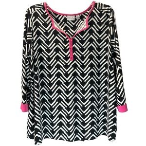 Kim Rogers 1X black and white print blouse with pink trim.
